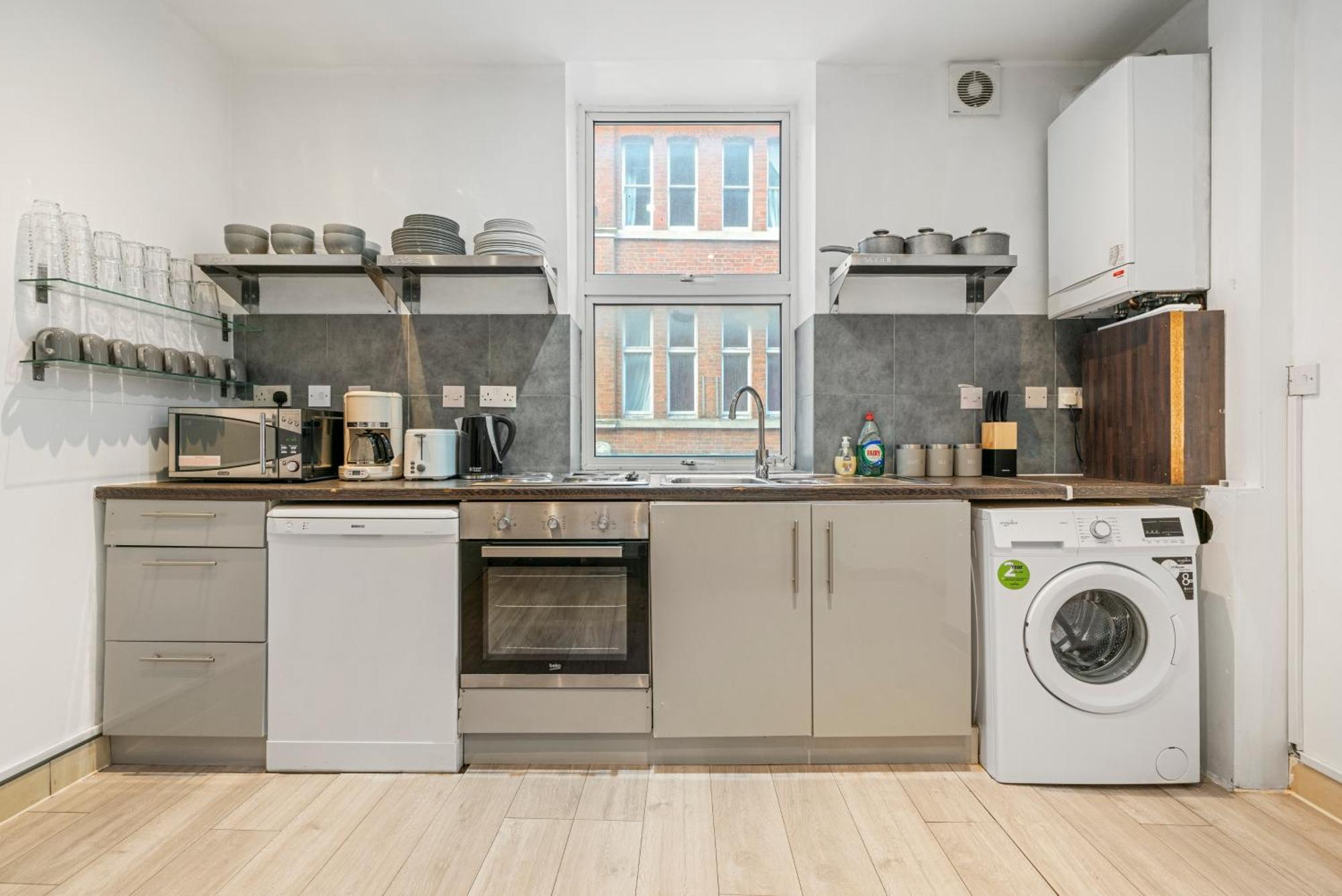 5-bedroom In Sleeps 14 Ferienhaus London